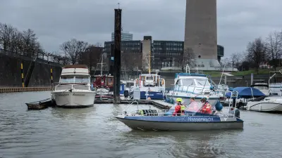 Boat of the water rescue of the DRK in the media harbor Düsseldorf