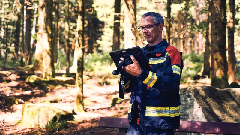 Christoph Vieregge, Portfolio manager and expert for fire alarm systems at Bosch Energy and Building Solutions, with tablet