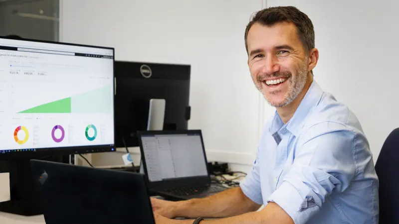 Bosch associate Kajetan Fritz at his workplace with PC and notebooks