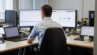 Bosch associate Kajetan Fritz at his workstation with PC and notebook