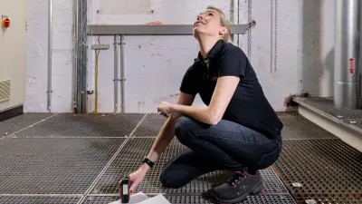 Check with the laser measuring device: Is the height of the pipe correct?