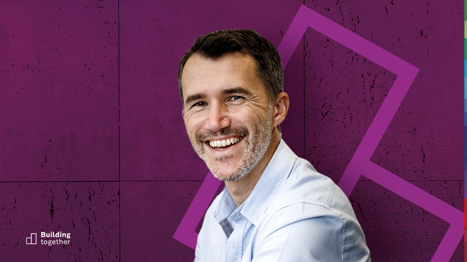 Bosch associate Kajetan Fritz at his workplace with PC and notebooks