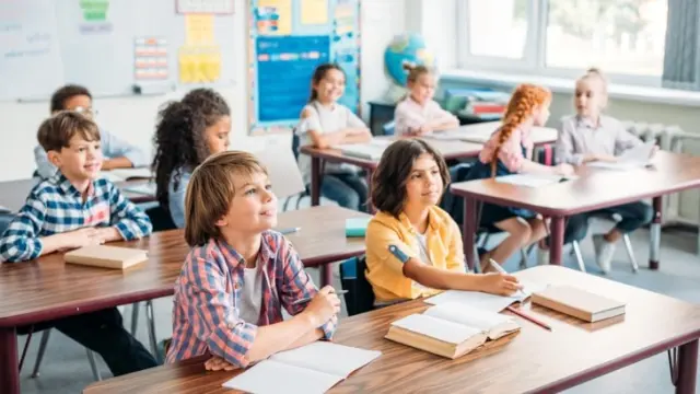 Brandmeldezentrale in Bildungseinrichtungen