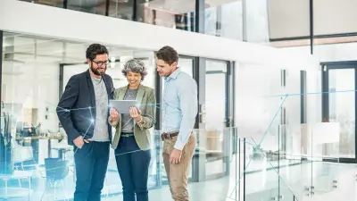 HR employees analyze their personnel deployment using Workforce Management from Bosch Energy and Building Solutions