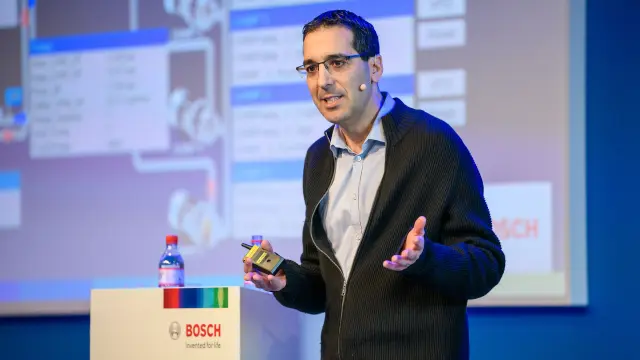 Wenn Büros, Einkaufszentren oder auch Flughäfen zu „Smart Buildings“ werden, profitieren nicht nur Eigentümer und Betreiber, sondern auch die Nutzer. Habib Modabber, Direktor Business Development bei Bosch Sicherheitssysteme, weiß, welche Vorteile der Einsatz digitaler Gebäudezwillingen bringt.