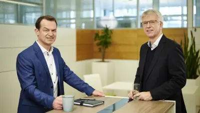 Marcus Nadenau und Volker Westerheide von Bosch nebeneinander stehend