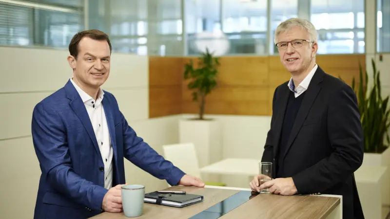 Marcus Nadenau und Volker Westerheide von Bosch nebeneinander stehend