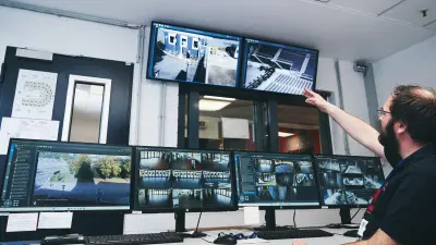 Employees in front of monitors in the control center of the Rudolf-Weber-Arena Oberhausen