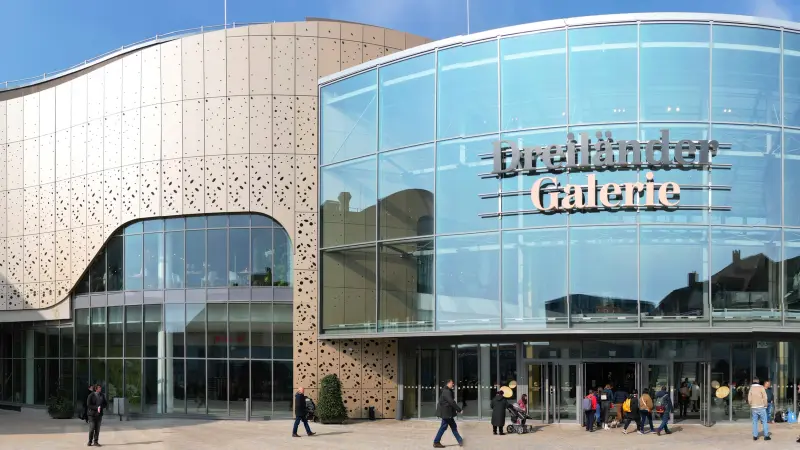 Dreiländergalerie Weil am Rhein, shopping center, exterior view with passers-by