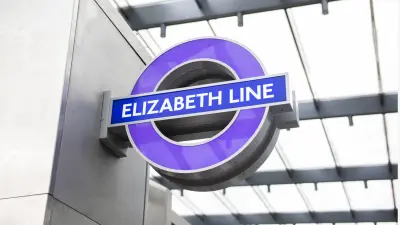 London Underground, U-Bahn Schild der Linie Elizabeth Line