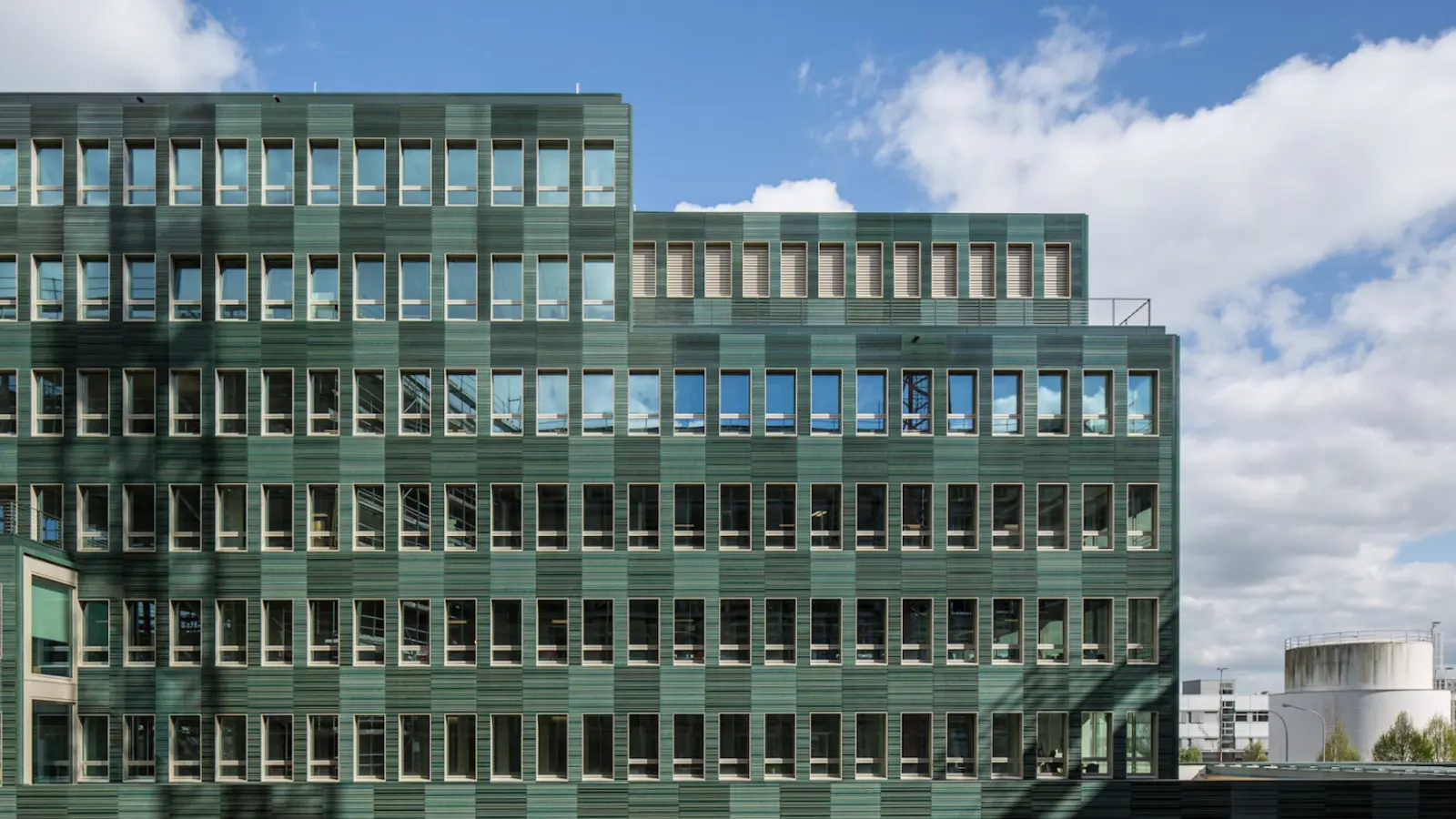 Bosch ensures greater sustainability in buildings Bosch Energy and Building Solutions Global Bosch ensures greater sustainability in buildings Bosch Energy and Building Solutions Global