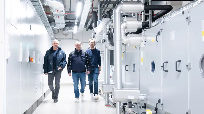 Markus Steurer and Florian Thunitgut from Hörburger with Oliver Walzer from Vetter Pharma, inspecting building automation systems