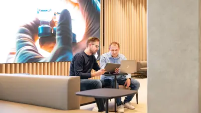 Markus Steurer and Florian Thunitgut from Hörburger in the lobby of Vetter Pharma, interior view