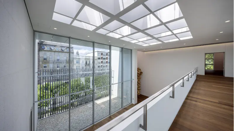 Sonnige Außenansicht Museum Reinhard Ernst