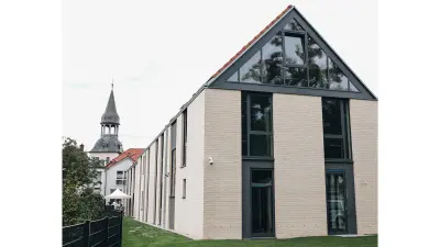 Modernes Gebäude in der Außenansicht