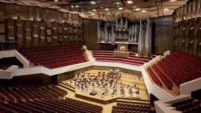 Großer Saal im Gewandhaus zu Leipzig mit leeren Sitzreihen