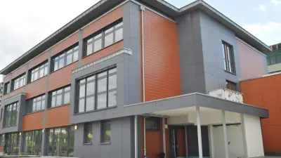 Außenansicht des Gymnasiums der Kreis- und Hochschulstadt Meschede