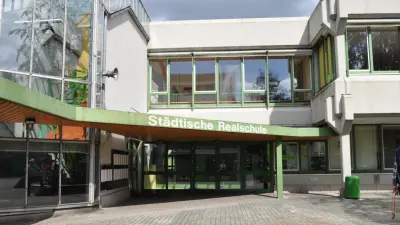 Außenansicht der Realschule der Kreis- und Hochschulstadt Meschede
