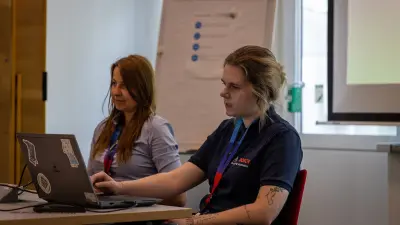 Gemeinsame Präsentation auf der #DOSHConf23 von Sarah Schwarz und Beatrice Rademacher