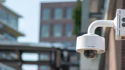 Kamery Flexidome IP starlight na budynku