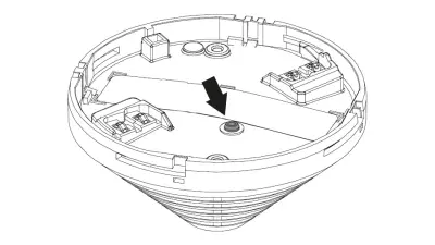 otwór do czyszczenia komory zamykany zatyczką