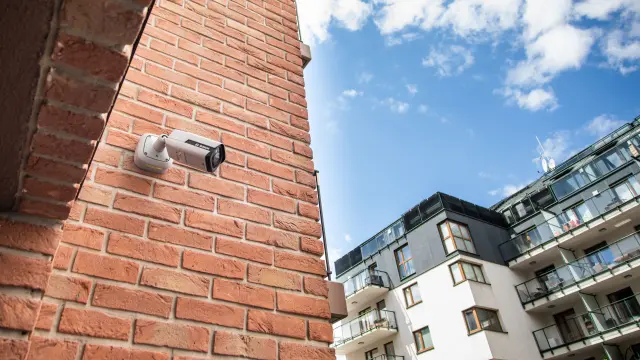 Kamera mająca w polu widzenia obszar mieszkalny