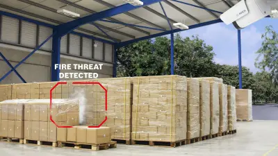 Entrepôt d'usine Incarpalm renfermant d'énormes rouleaux de papier