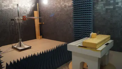 All'interno del laboratorio di prova per la compatibilità elettromagnetica