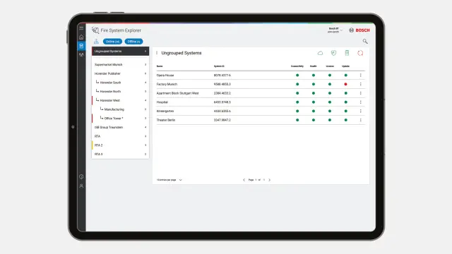 Der Bildschirm eines Tablets mit von NEXOSPACE Fire System Explorer bereitgestellten Informationen über den Status von Brandmeldesystemen