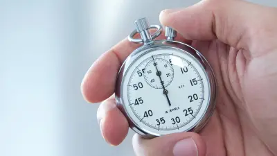 hand met stopwatch